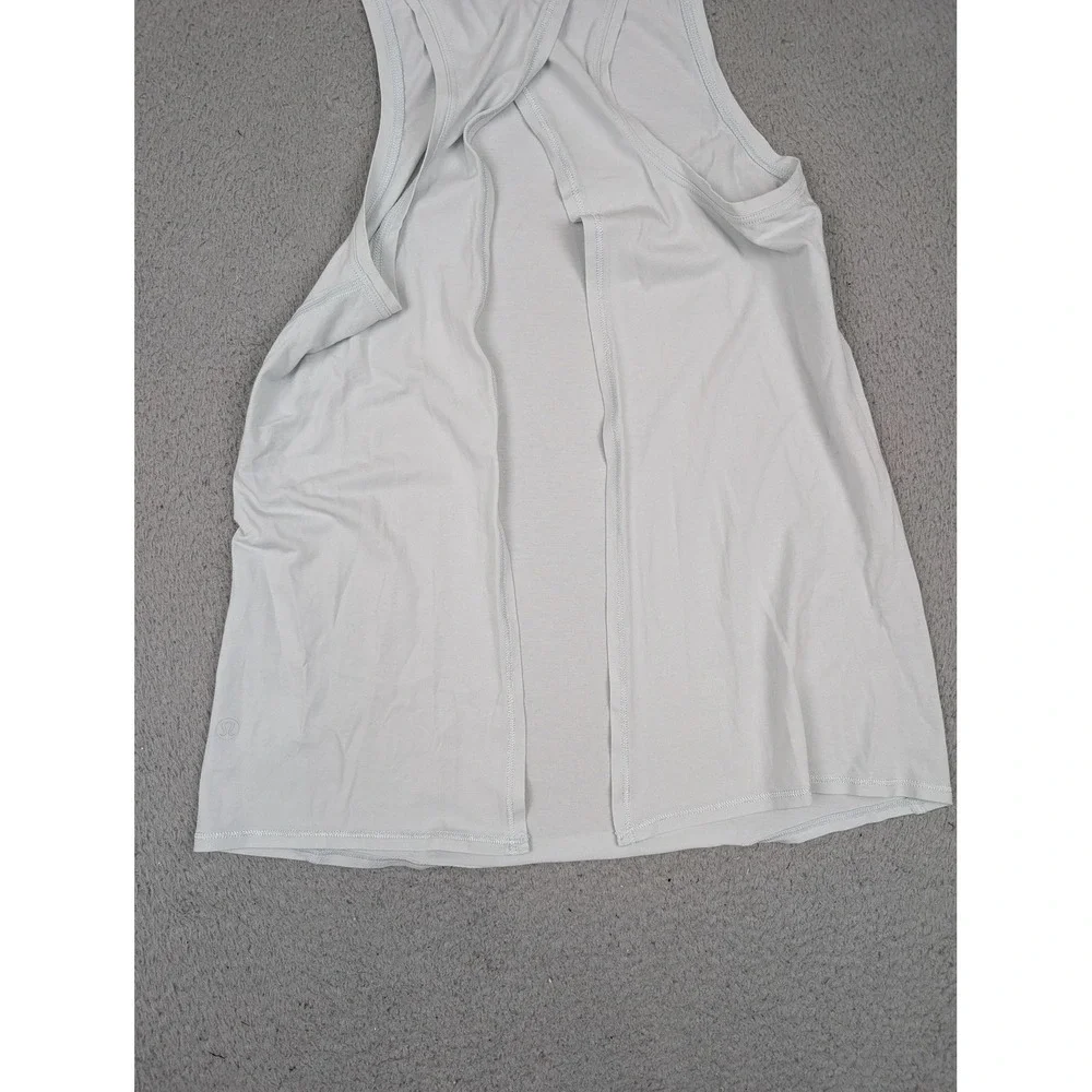 Lululemon Tank Top Womens 2 Light Gray Pima Cotton Twist Back‎ Open Split Yoga